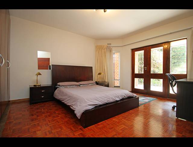 5 BEDROOM HOUSE FOR SALE IN HOUGHTON ESTATE